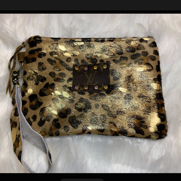 LV KEEP IT GYPSY GOUCHO WRISTLET Brown Gold Metallic Leopard‎ Print NWT - Picture 5 of 11